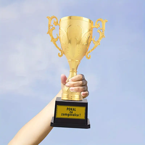 Uporaba tudi za napisne tablice pokalov, trofej medajl, žetonov...