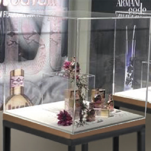 SquareFix - kot podstavki za vitrine